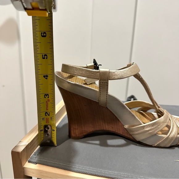 Kenneth Cole wedges size 7 - Picture 6 of 6